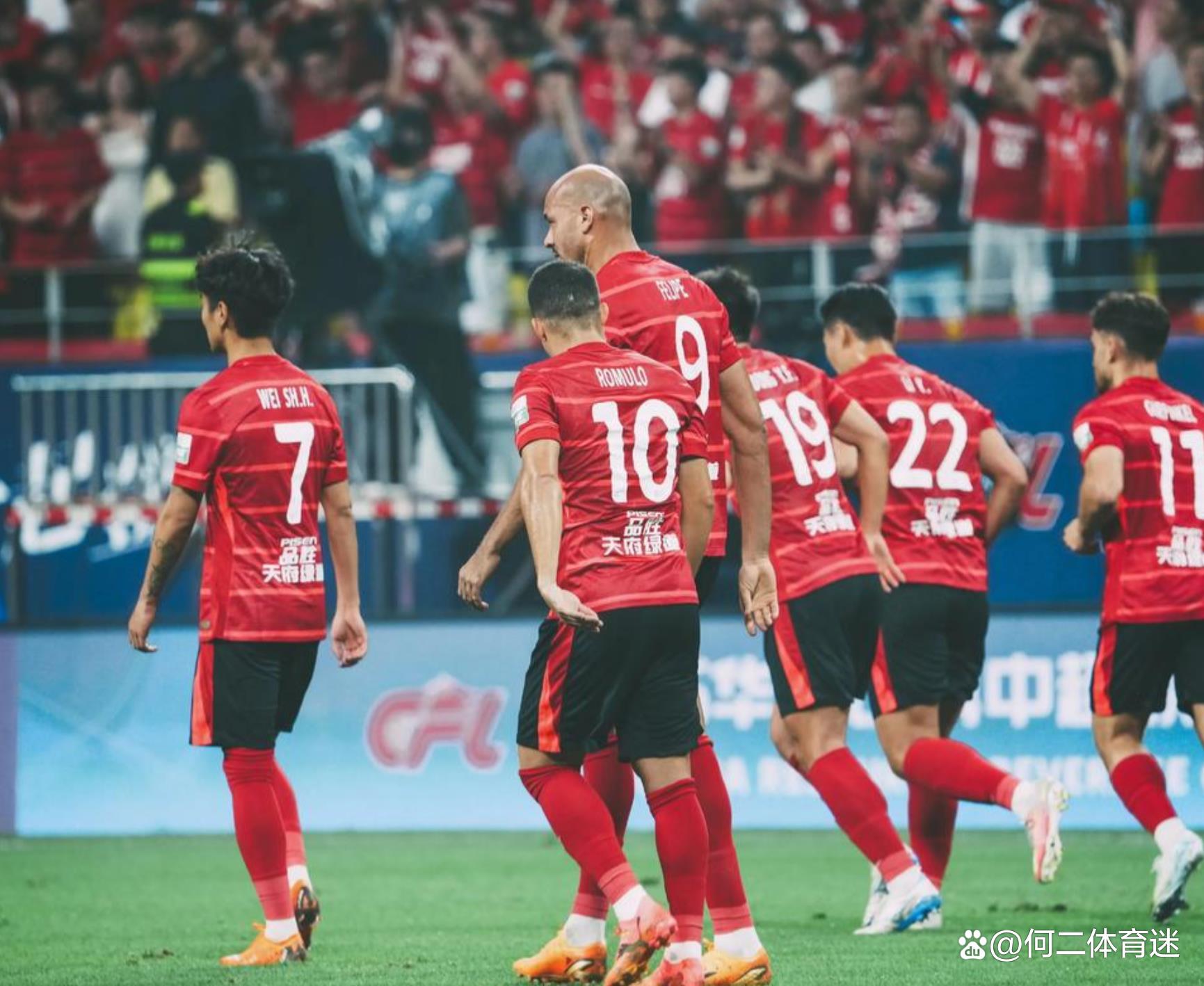 包含今晚成都蓉城远射贴柱：西甲节点到来，赛场秩序良好，轮换策略成焦点的词条